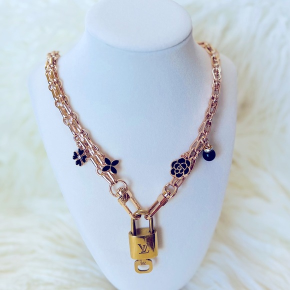 Authentic Louis Vuitton padlock 🔐 necklace - Picture 1 of 5